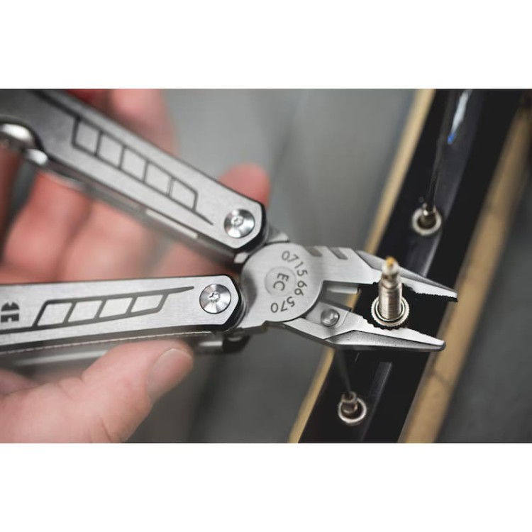 Zestaw narzędzi wielofunkcyjnych Multitool WURTH 9w1 etui narzędzie camping